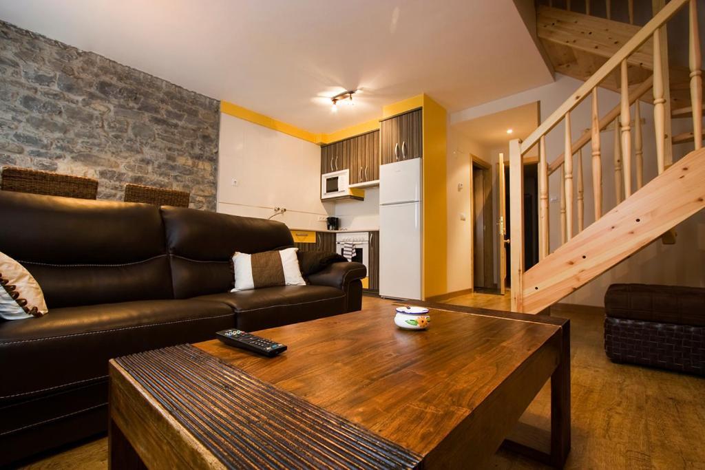 Apartamentos Cañardo Autural Oros Alto Exterior foto
